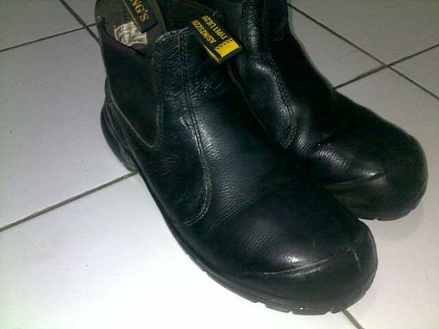 safety  yg eur: 10 44 bagus   kings black 45 usa: second sepatu fs. shoes size / jogja safety