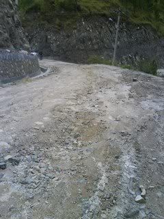 Jalan yang harus ditempuh dari Komplek Batu Hobon menuju Puncak Pusuk Buhit.