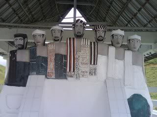 Patung yang merupakan penggambaran nenek moyang orang Batak